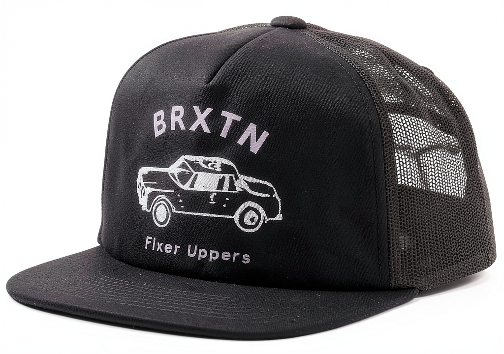 Cappello Trucker indossato in un contesto urbano