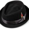 Brixton Cappello Pork Pie in Feltro Nero con Piume – Modello STOUT-1